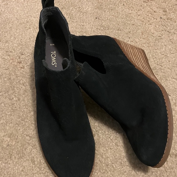 TOMS Classic Black Ankle Boots - Picture 5 of 10
